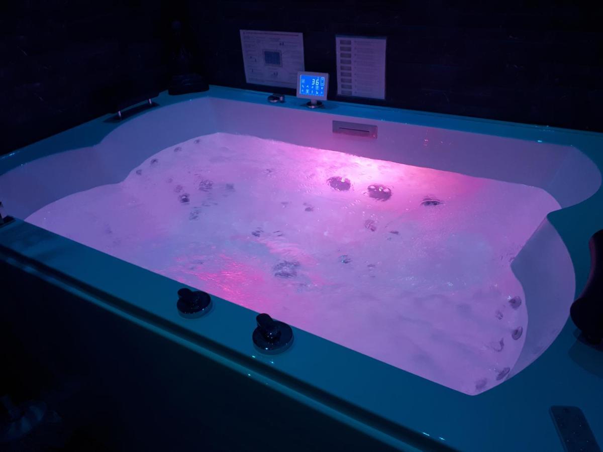 Spa Privatif Love Room, Le Hammam Et Bulles, Chez Nuits Chartraines شارتر المظهر الخارجي الصورة