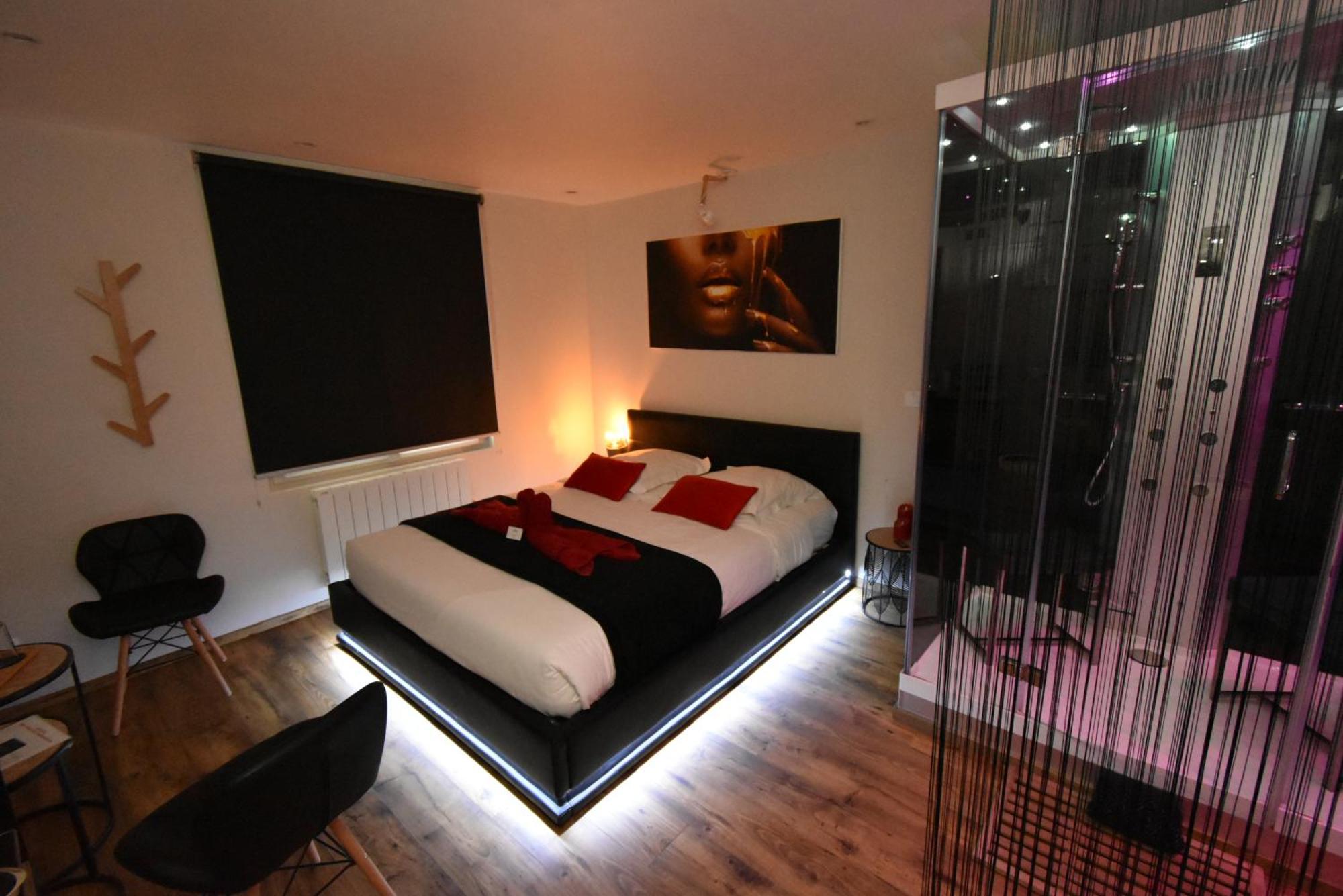 Spa Privatif Love Room, Le Hammam Et Bulles, Chez Nuits Chartraines شارتر المظهر الخارجي الصورة